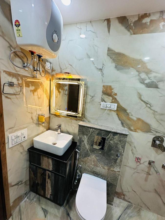 Hotel Samrat Residency 10 Mints Walking Distance Nizamuddin Railway Station 新德里 外观 照片