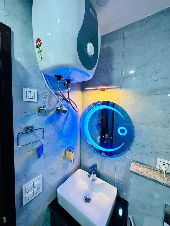 Hotel Samrat Residency 10 Mints Walking Distance Nizamuddin Railway Station 新德里 外观 照片