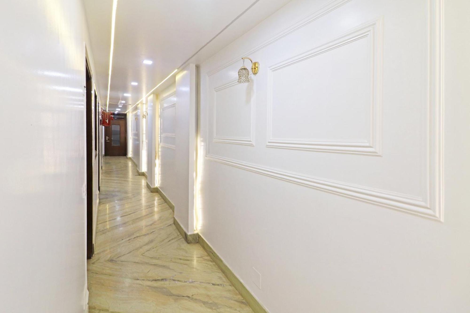 Hotel Samrat Residency 10 Mints Walking Distance Nizamuddin Railway Station 新德里 外观 照片
