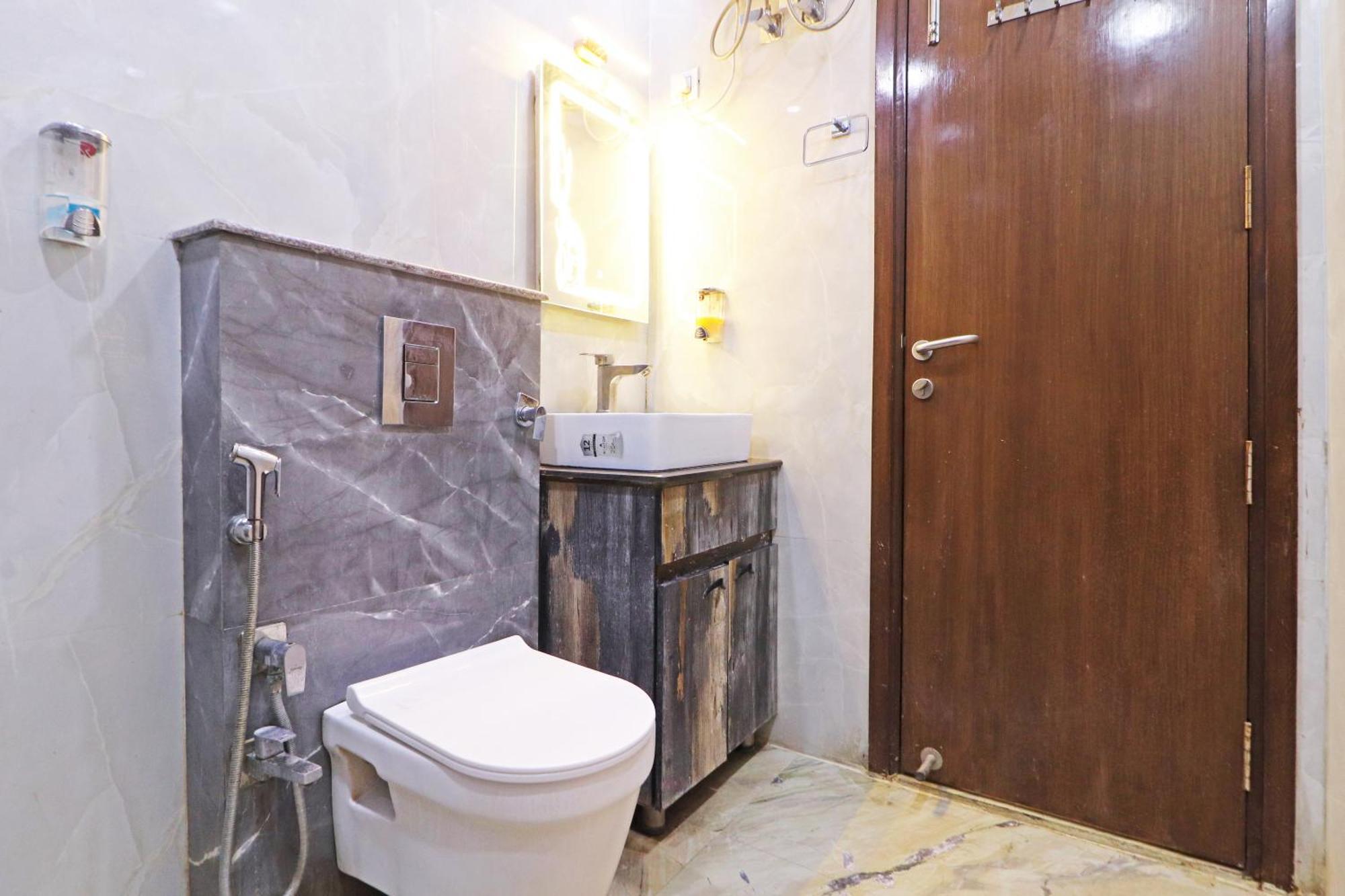 Hotel Samrat Residency 10 Mints Walking Distance Nizamuddin Railway Station 新德里 外观 照片