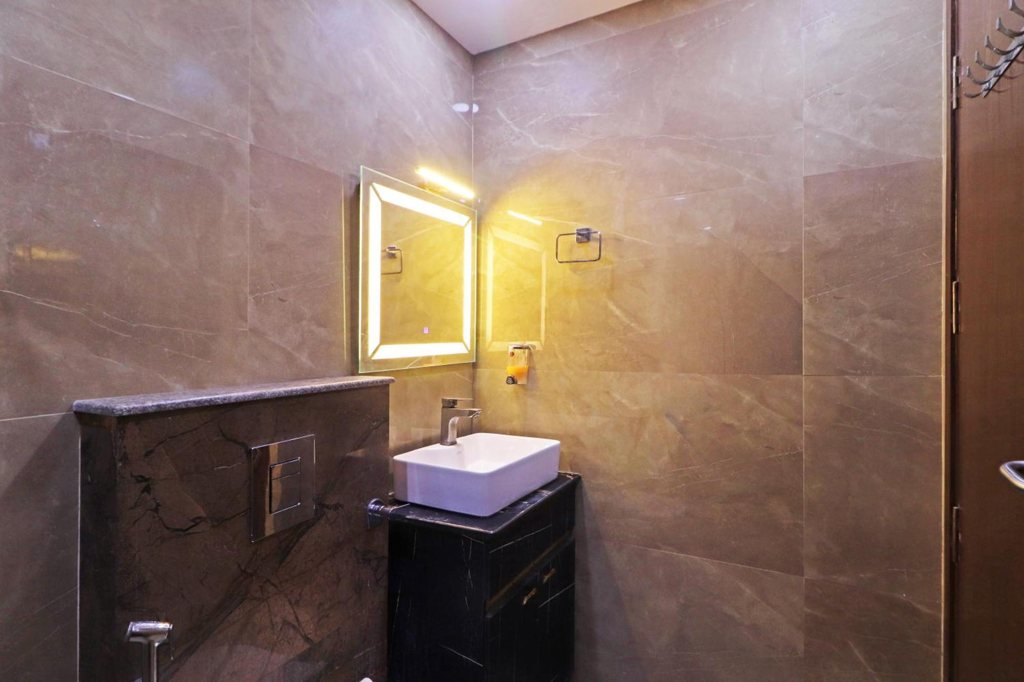 Hotel Samrat Residency 10 Mints Walking Distance Nizamuddin Railway Station 新德里 外观 照片