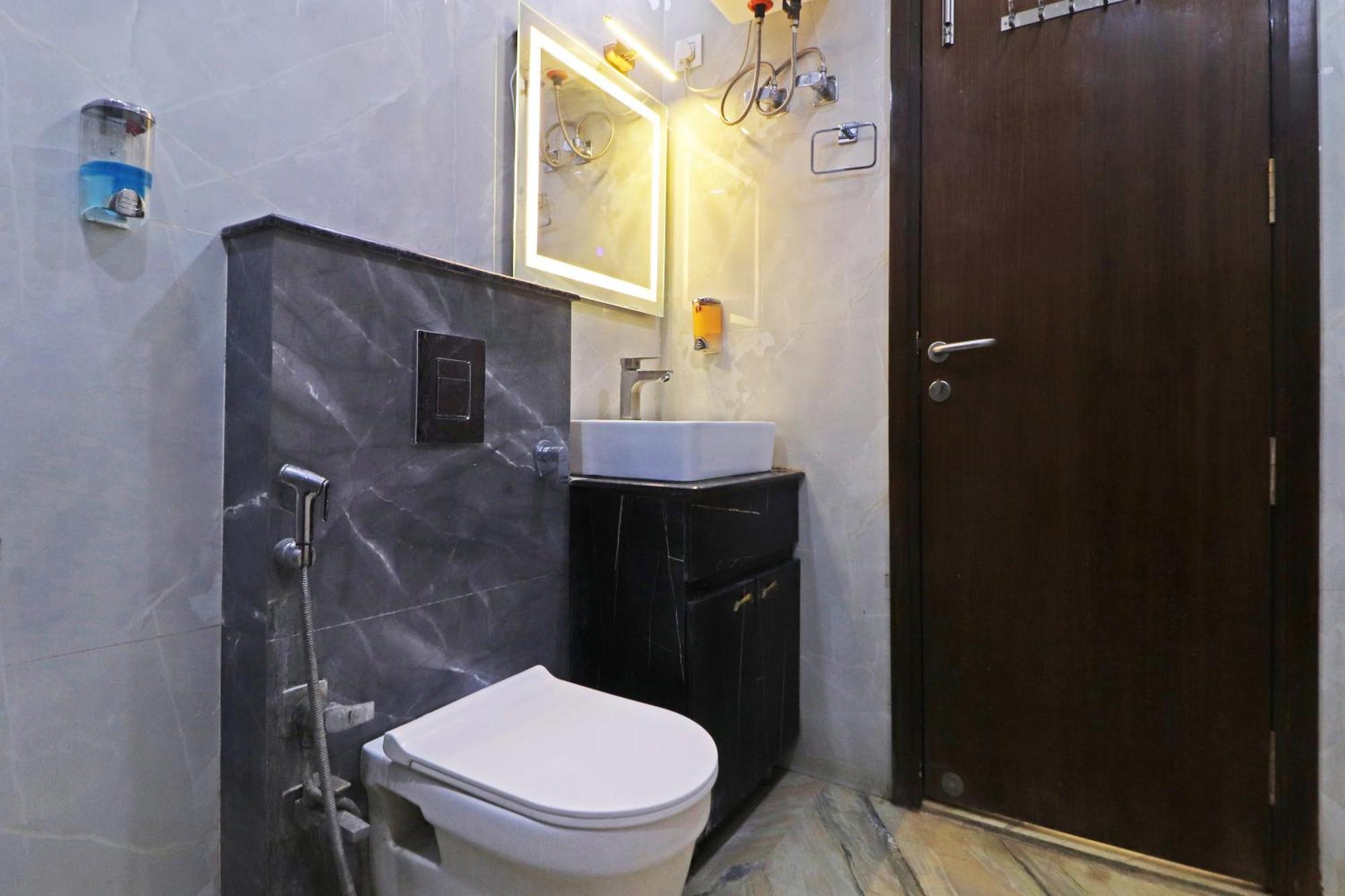 Frankstay By Hotel Samrat Residency 10 Mints Walking Distance Nizamuddin Railway Station 新德里 外观 照片