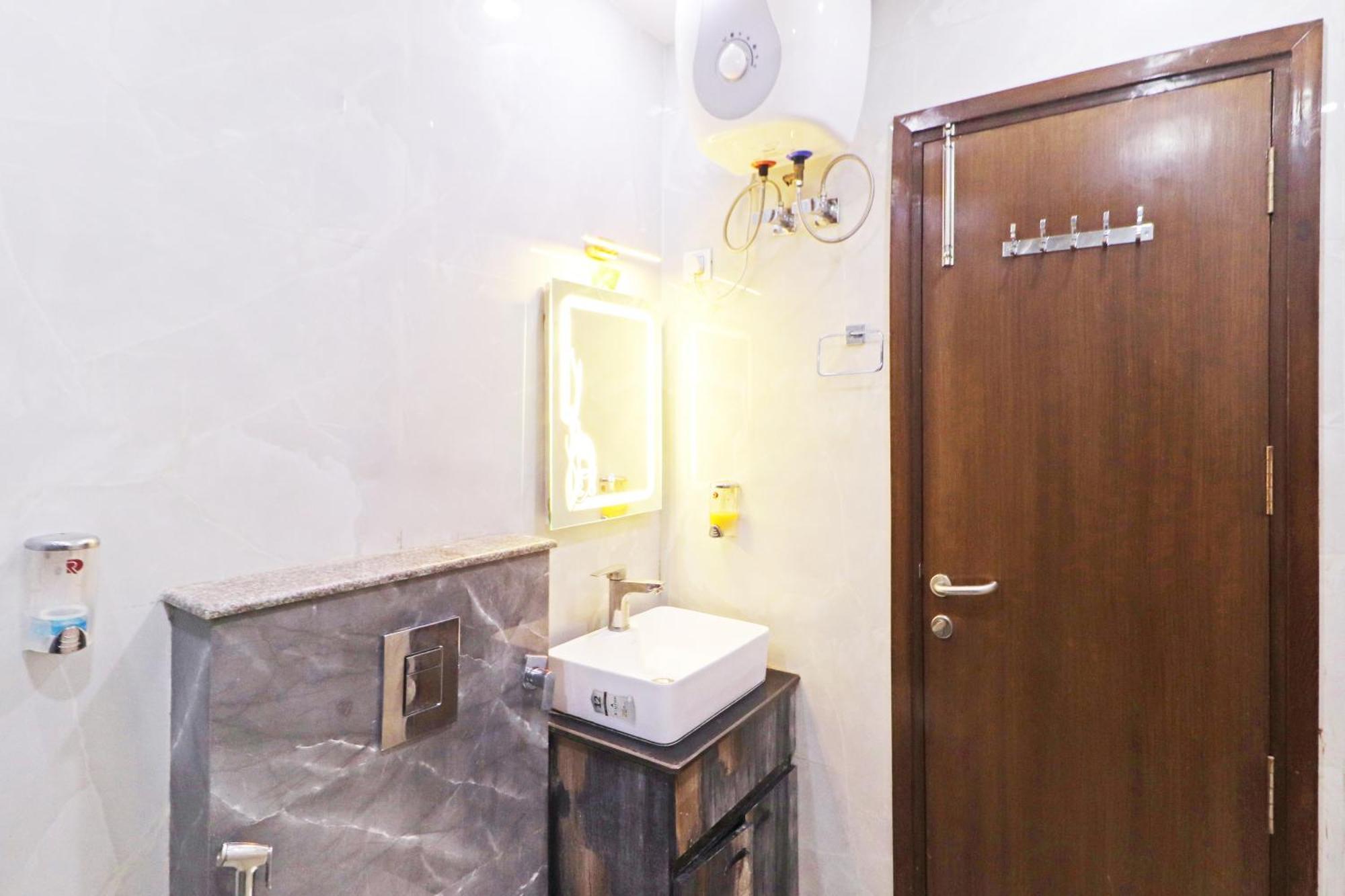 Hotel Samrat Residency 10 Mints Walking Distance Nizamuddin Railway Station 新德里 外观 照片