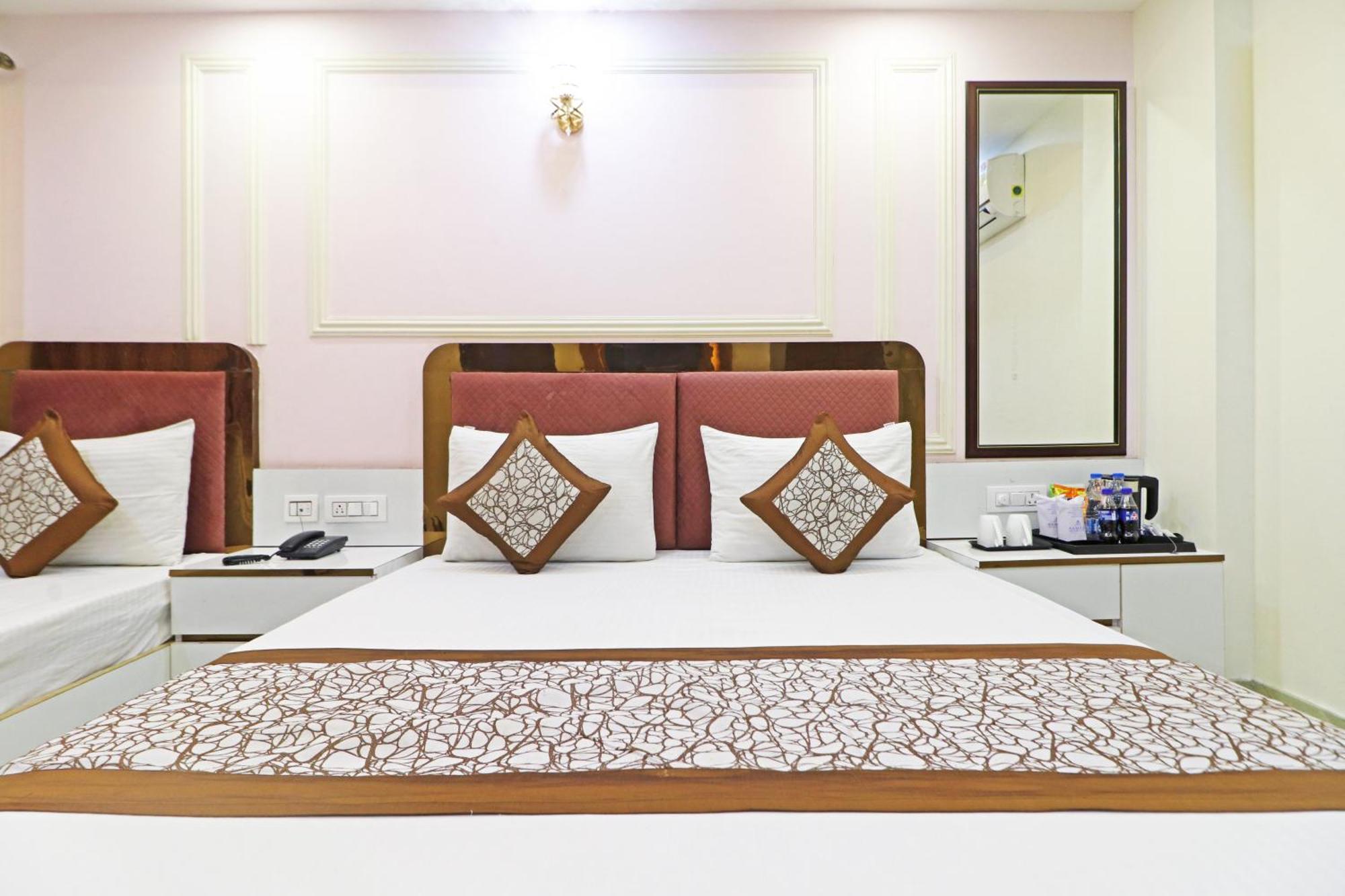 Hotel Samrat Residency 10 Mints Walking Distance Nizamuddin Railway Station 新德里 外观 照片