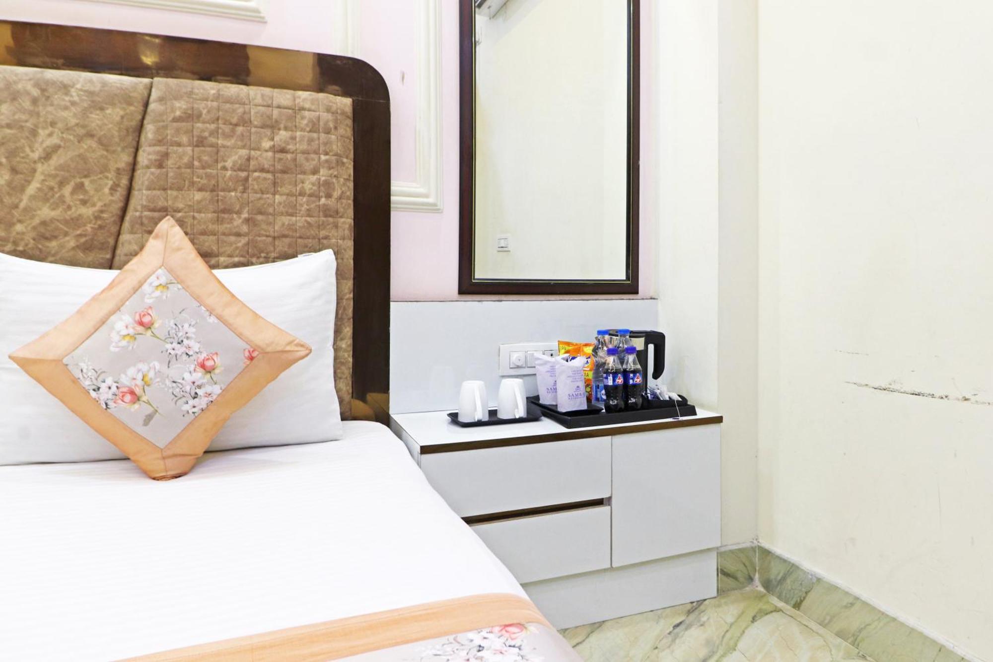 Hotel Samrat Residency 10 Mints Walking Distance Nizamuddin Railway Station 新德里 外观 照片