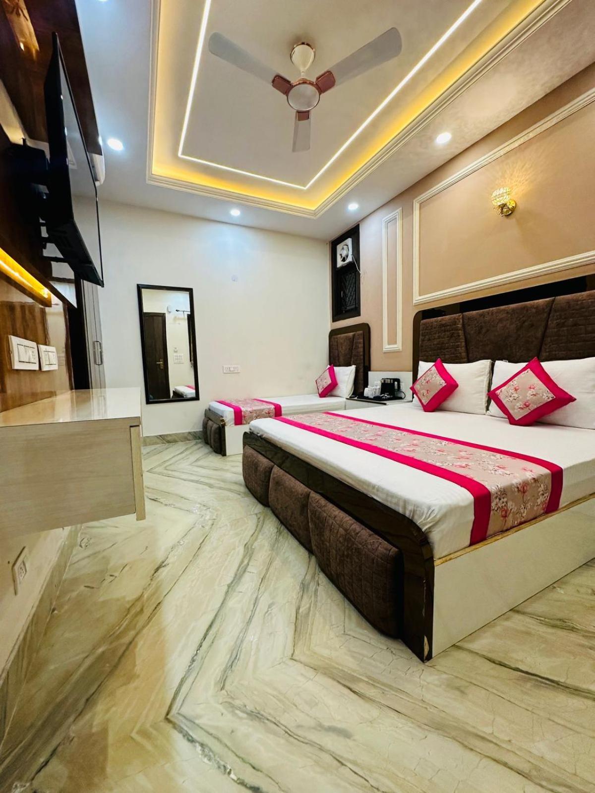 Hotel Samrat Residency 10 Mints Walking Distance Nizamuddin Railway Station 新德里 外观 照片