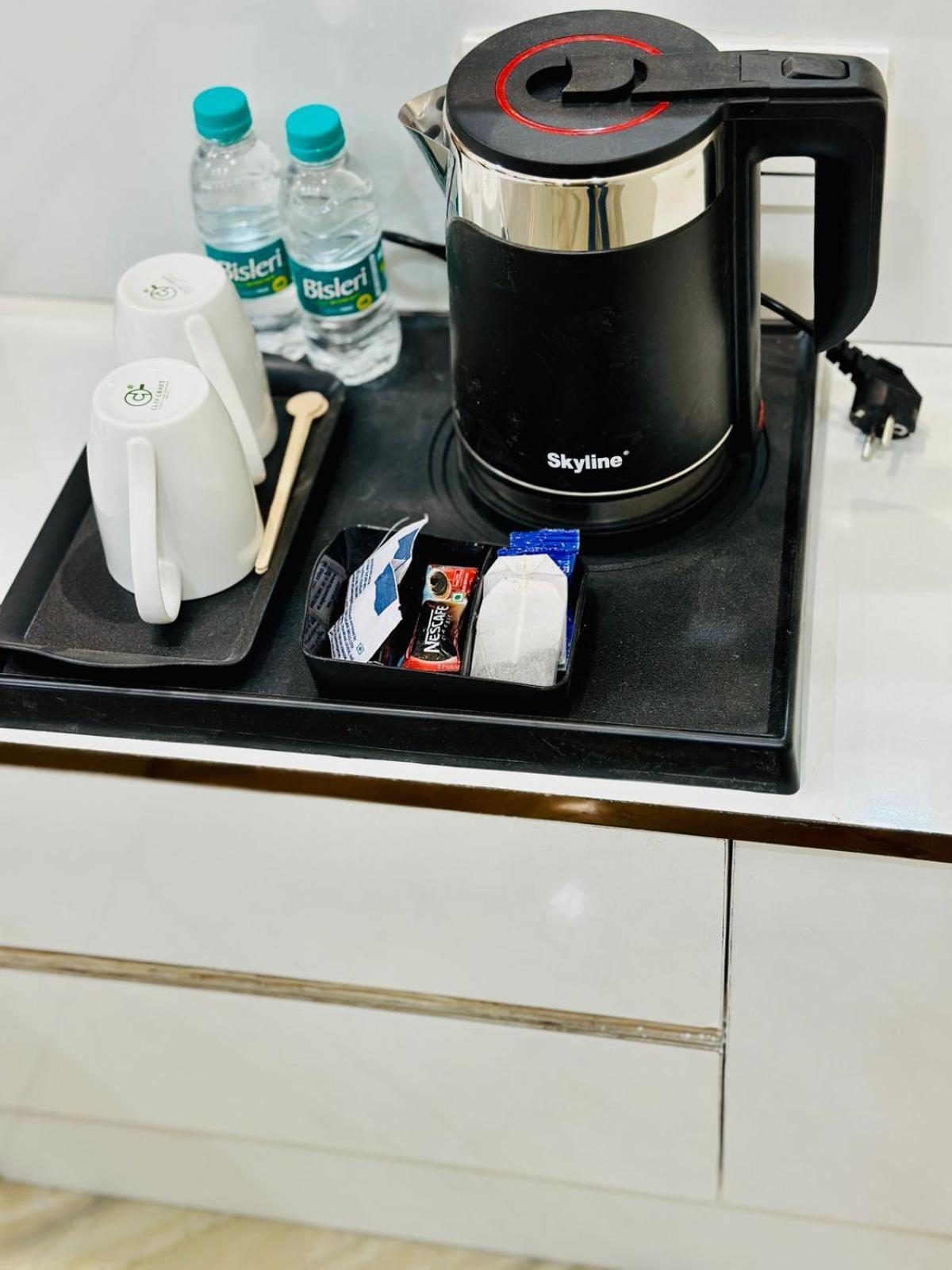 Hotel Samrat Residency 10 Mints Walking Distance Nizamuddin Railway Station 新德里 外观 照片